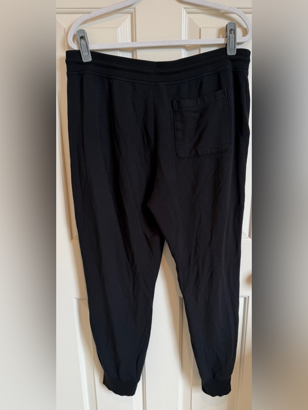 Vineyard Vines Dreamcloth Joggers.
Black. Size Large. EUC - Picture 3 of 7